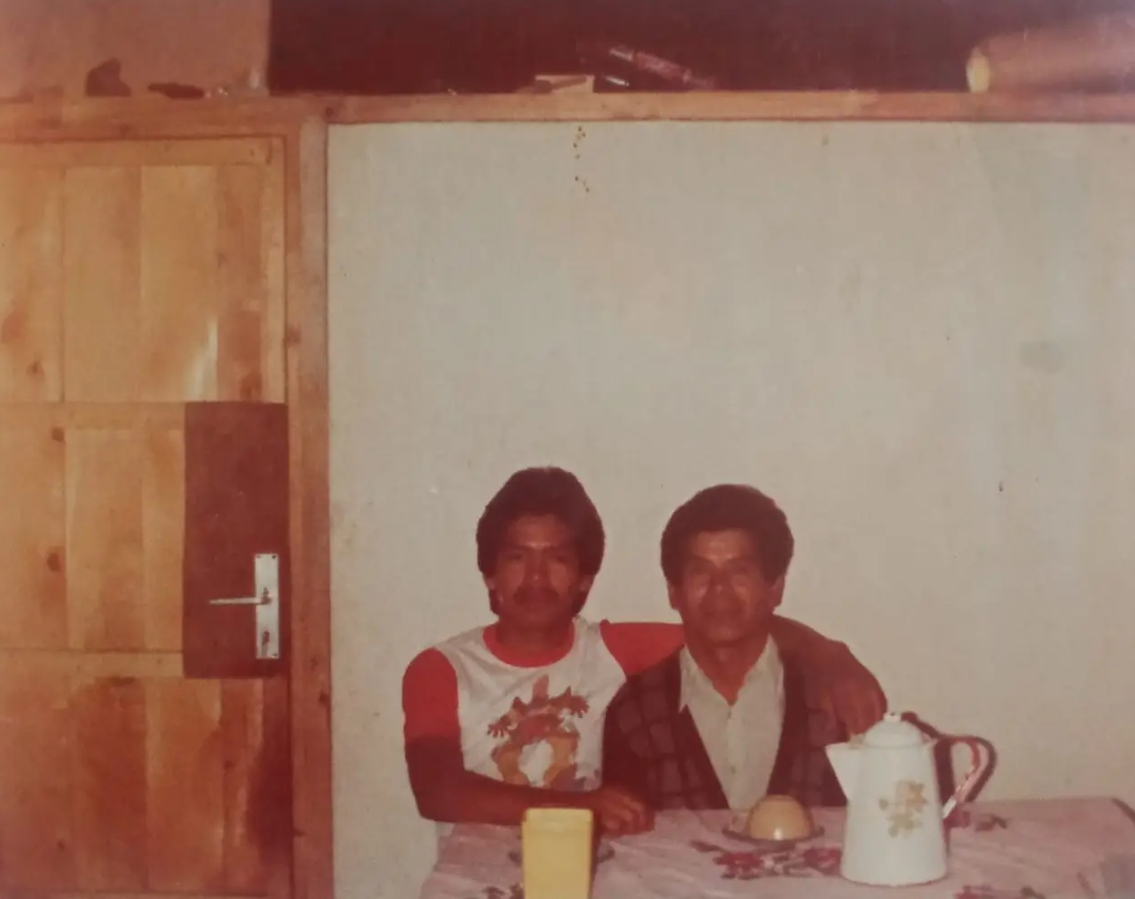  Manuel Ismael junto a su papá. Foto: Ofelia Salanic. 